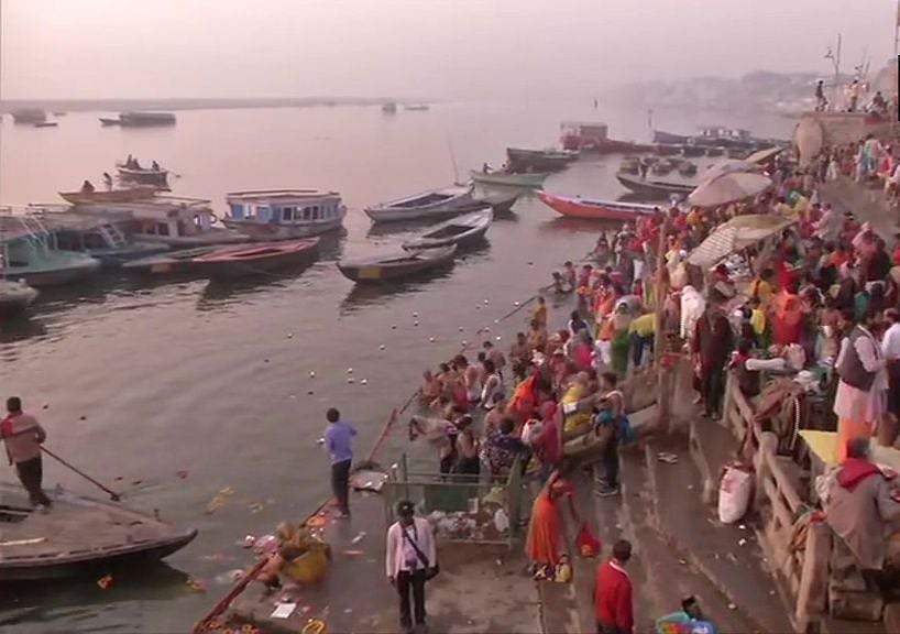 बसंत पंचमी का त्योहार आज, लाखों श्रद्धालुओं ने लगाई आस्था की डुबकी, राहुल गांधी ने देशवासियों को दी शुभकामनाएं