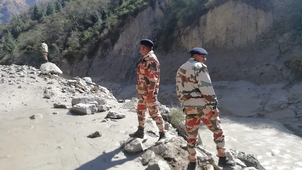 उत्तराखंड में ग्लेशियर टूटने से भारी तबाही, सेना ने शुरु किया बचाव अभियान