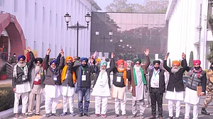 संयुक्त किसान मोर्चा का ऐलान, 18 फरवरी को देश भर में चलेगा रेल रोको अभियान, जानें और क्या है प्लान