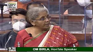 बजट 2021: वित्त मंत्री द्वारा 'सरकार किसानों के लिए समर्पित' कहते ही विपक्ष का हंगामा, कृषि कानून वापस लो के लगे नारे