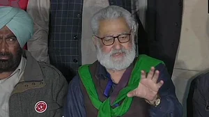 किसान आंदोलन LIVE: किसान मोर्चा का कृषि मंत्री पर झूठ बोलने का आरोप, समर्थन के लिए हस्तियों का जताया आभार