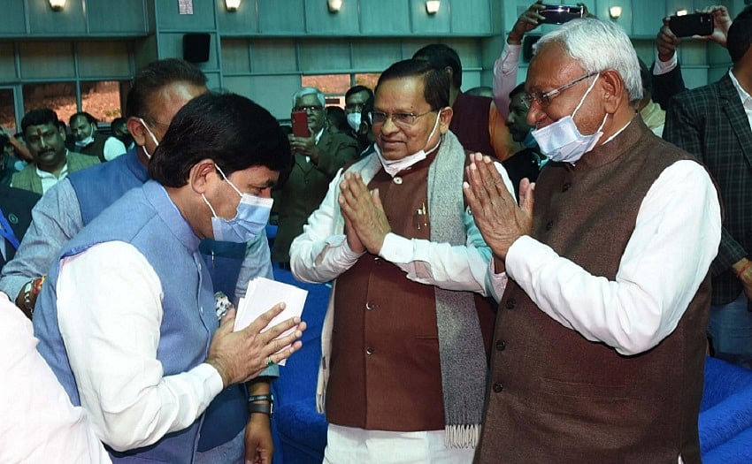 बिहारः नीतीश कैबिनेट के विस्तार पर NDA में बवाल, घटक दलों के साथ बीजेपी-जेडीयू में भी नाराजगी