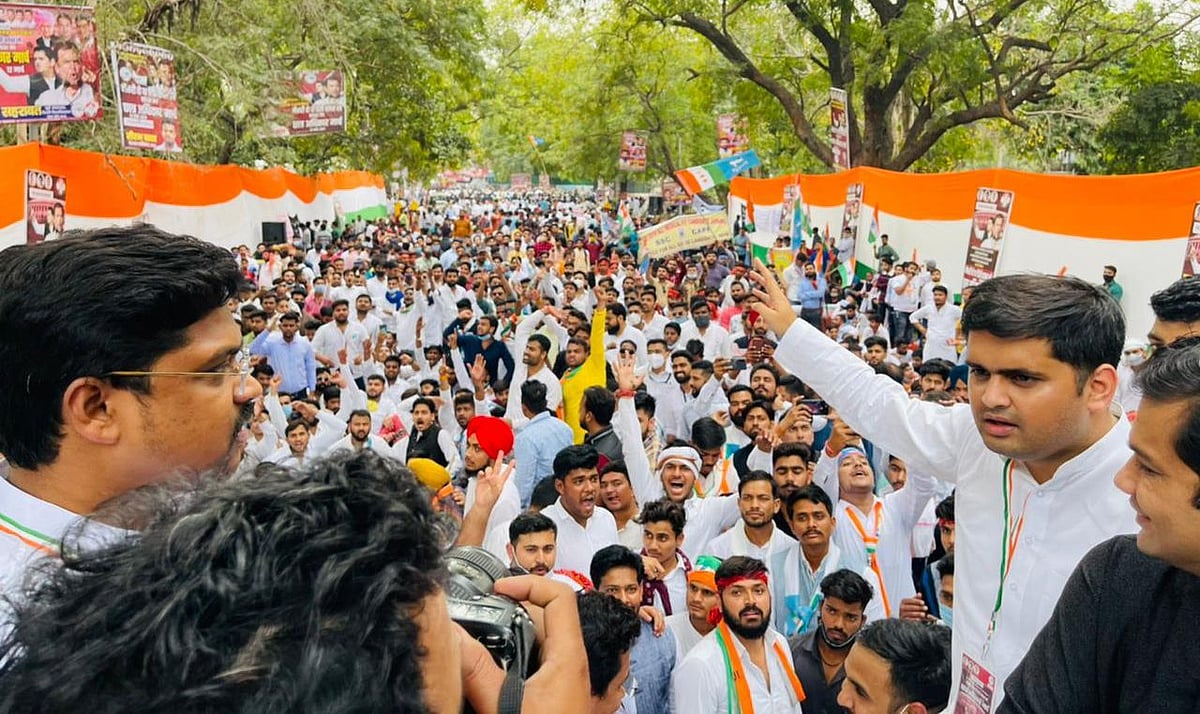 NSUI ने बेरोजगारी के खिलाफ निकाला छात्र अधिकार मार्च, ‘नौकरी दो या डिग्री वापस लो’ के नारे से गूंजी दिल्ली