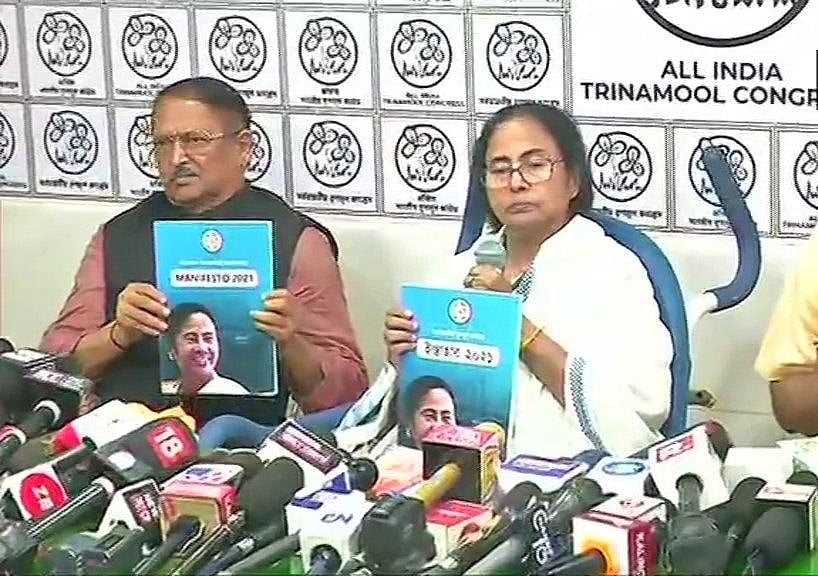 बंगाल चुनाव: ममता बनर्जी ने जारी किया TMC का घोषणापत्र, रोजगार, राशन और पेंशन समेत किए कई वादे 
