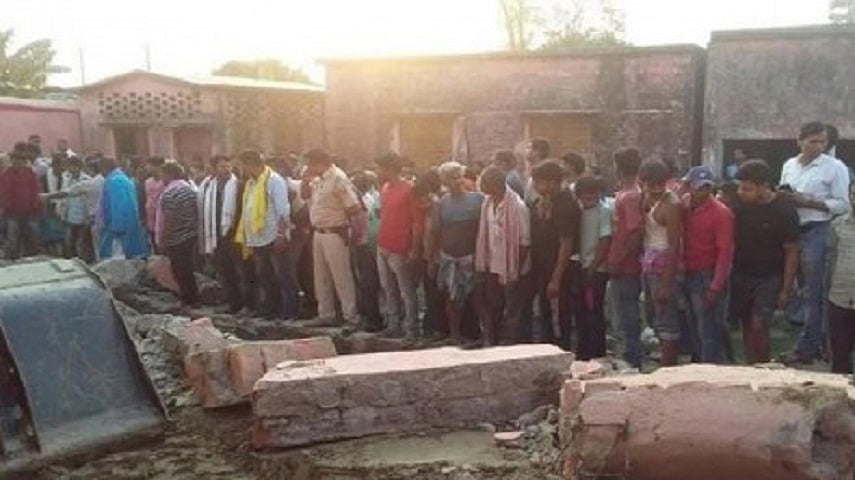 बिहारः  स्कूल की दीवार गिरने से 6 मजदूरों की मौत, कई के दबे होने की आशंका