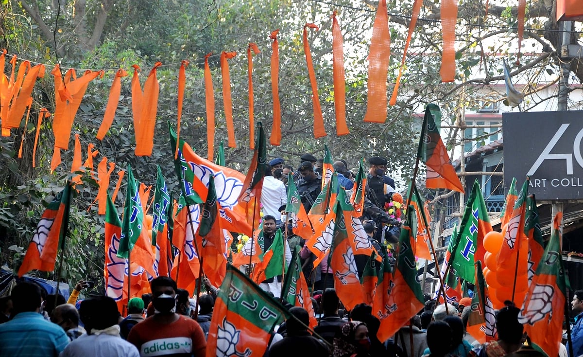 बंगाल चुनाव: उम्मीदवारों की लिस्ट पर बढ़ी BJP की मुसीबत, पार्टी के कार्यकर्ता ही कार्यालयों में मचा रहे उत्पात, देखें वीडियो