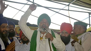 राकेश टिकैत की मोदी सरकार को चेतावनी, कहा- डंडे से खत्म नहीं होगा आंदोलन, जरूरत पड़ी तो संसद के भीतर बेचेंगे गेहूं