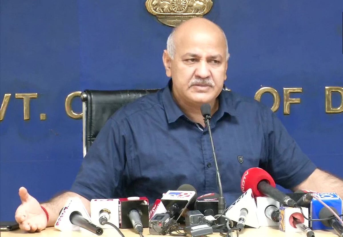 दिल्ली में कोरोना वैक्सीन की कमी, युवाओं के सारे वैक्सिनेशन सेंटर करने पड़ सकते हैं बंद: मनीष सिसोदिया