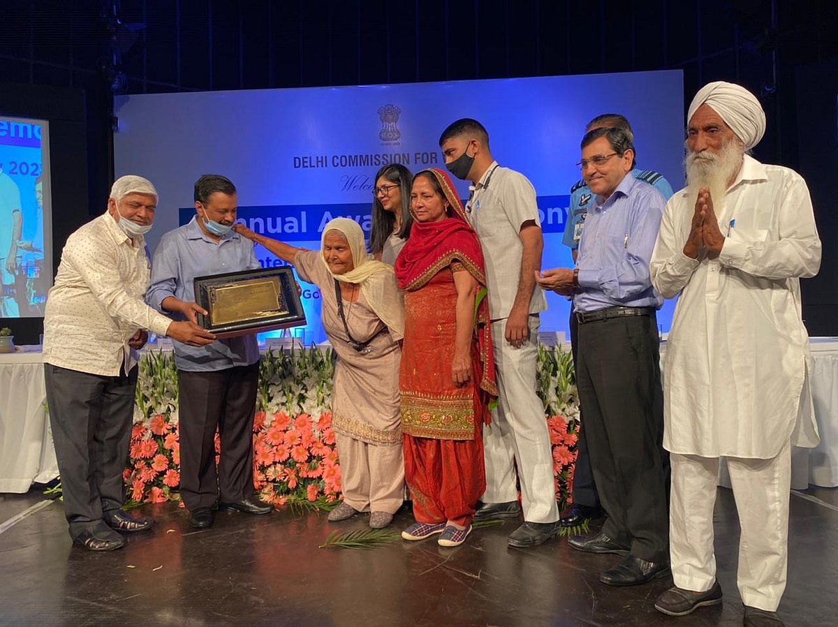 किसान आंदोलन में शामिल 80 वर्षीय दादी हुईं सम्मानित, कंगना को मिली बड़ी चुनौती, स्वीकार करेंगी क्वीन?