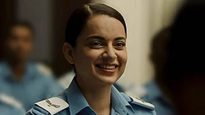 सिनेजीवन: कंगना के बर्थडे पर सामने आया 'तेजस' का फर्स्ट लुक और ओपी मेहरा ने तूफान की शूटिंग को बताया बड़ी चुनौती