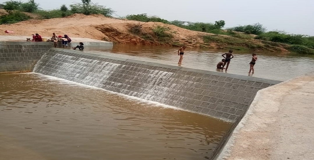 बुंदेलखंड में फिर हुआ पानी का खेल, नदी-तालाब जोड़ो योजना में भी नहीं भरे 10 तालाब