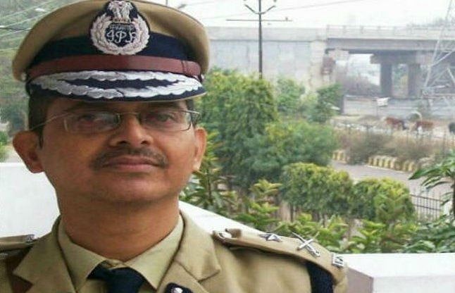 यूपी कैडर के आईपीएस अमिताभ ठाकुर को सरकार ने समय से पहले रिटायर किया, कहा- ये काम करने लायक नहीं