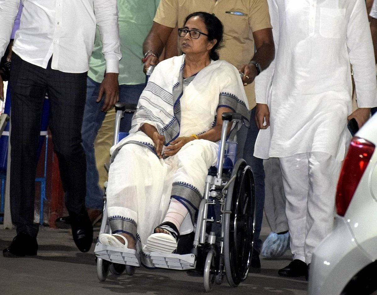 बंगाल के चुनावी मैदान में सोमवार से लौटेंगी ममता, व्हीलचेयर पर ही करेंगी पूरे राज्य में प्रचार