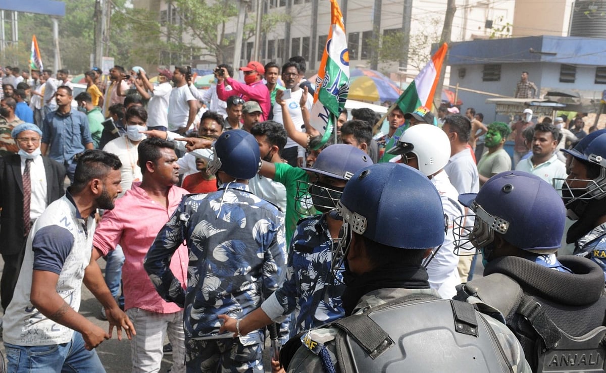 बंगालः दूसरे चरण के चुनाव से पहले बैरकपुर में भिड़े TMC-BJP कार्यकर्ता, नामांकन के दौरान हुआ बवाल, चले पत्थर