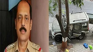 एंटीलिया केस में गिरफ्तार पुलिस अधिकारी सचिन वाजे की आज कोर्ट में पेशी, 12 घंटे की पूछताछ के बाद NIA ने किया अरेस्ट