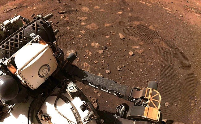दुनिया की 5 बड़ी खबरें: पाक में हिंदू परिवार के 5 लोगों की निर्मम हत्या! और NASA के रोवर ने मंगल ग्रह पर की पहली ड्राइव 