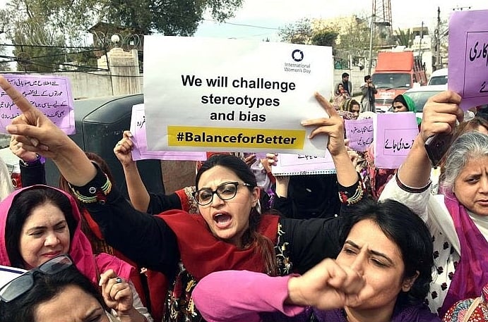 दुनिया की 5 बड़ी खबरें: पाक में 'औरत मार्च' के दौरान 'इस्लाम-विरोधी' नारों के खिलाफ याचिका और रूस ने नाटो को दी ये नसीहत