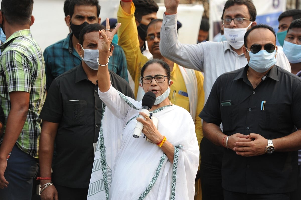 ममता ने नंदीग्राम से दाखिल किया नामांकन, पहले 2 किमी लंबा रोड शो कर दिखाई ताकत