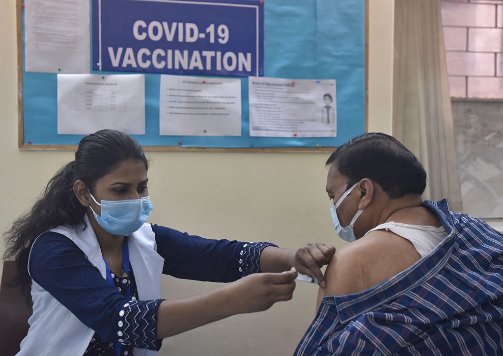 कोरोना वैक्सीन की दो डोज़ के बीच अब 6-8 सप्ताह का अंतर, नया नियम सिर्फ कोविशील्ड पर लागू