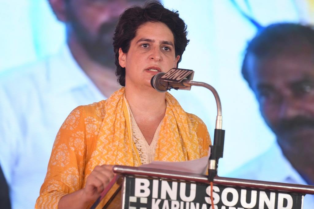 केरल में इंदिरा की यादों को वापस लेकर आईं प्रियंका गांधी, रोड शो में उमड़ी हजारों की भीड़, विजयन सरकार पर बोला हमला