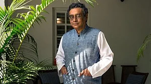 बंगाल चुनाव में BJP के उम्मीदवार बनाए गए स्वपन दासगुप्ता को राज्यसभा से देना पड़ा इस्तीफा, TMC ने उठाए थे सवाल