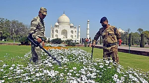 उत्तर प्रदेशः ताजमहल के बाद 1090 मुख्यालय में बम की खबर भी निकली झूठ, एक शख्स गिरफ्तार