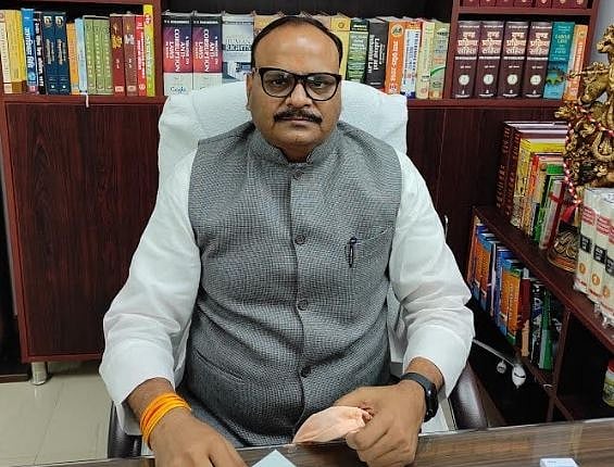 यूपी में कोरोना के हलात पर योगी के  मंत्री ने जताई चिंता, पत्र लिखकर लोगों को सुविधा नहीं मिलने का मुद्दा उठाया
