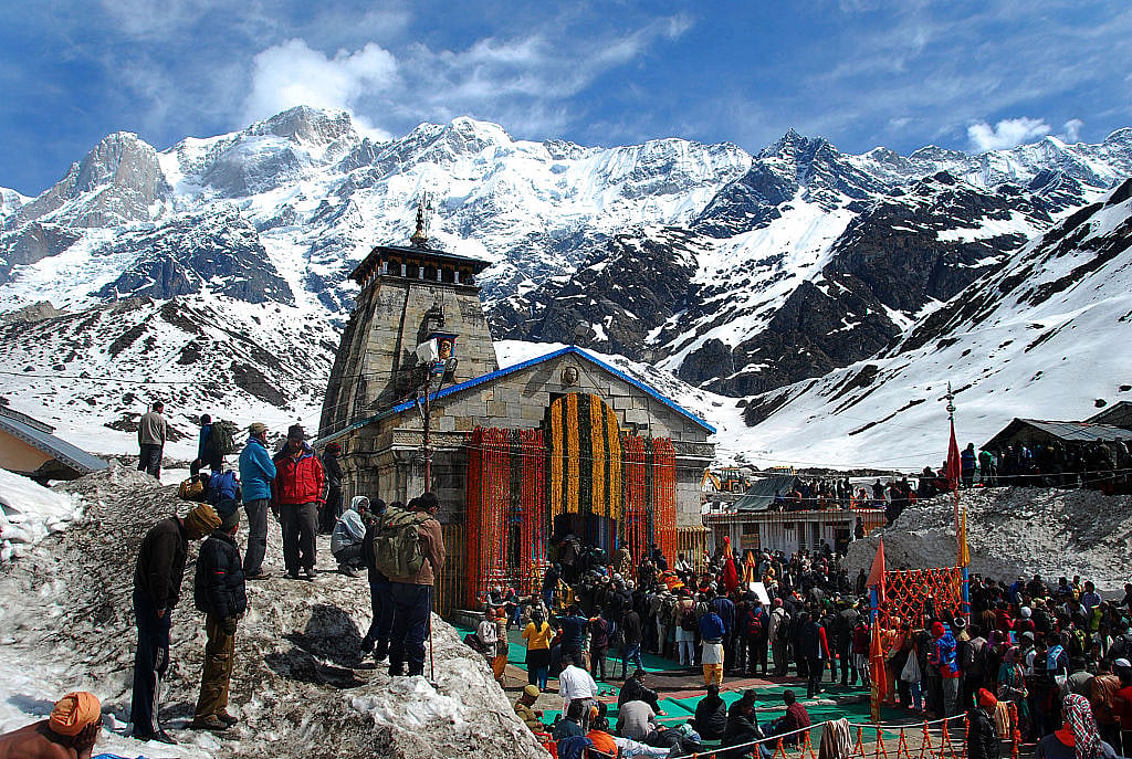 चारधाम यात्रा पर कोरोना का साया, उत्तराखंड सरकार ने रद्द की यात्रा, सिर्फ पुजारी निभाएंगे परंपराएं