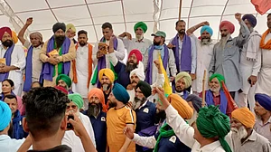 मोदी सरकार कोरोना से लड़ने में नाकाम, BJP के लिए चुनाव महत्वपूर्ण है न कि देश की जनता: संयुक्त किसान मोर्चा
