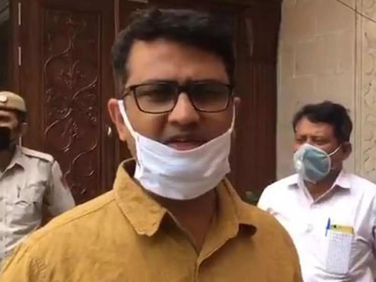 'प्रवासी मजदूरों का पलायन शुरू, कारोबार, रोजगार और इलाज की सुविधा न मिलने का सता रहा डर'