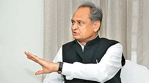 राजस्थान में कल नहीं होगा वैक्सीनेशन, गहलोत ने कहा- वैक्सीन उपलब्धता पर गलत बयान दे रहे हैं अमित शाह और रविशंकर प्रसाद