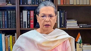 बड़ी खबर LIVE: सोनिया गांधी ने मोदी सरकार को घेरा, कहा- गाजा पर चुप्पी समझ से परे, भारत अपने पुराने सहयोगियों से भी हुआ दूर