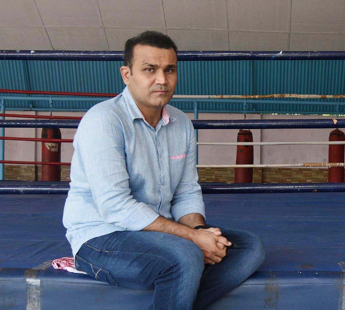 पाकिस्तान के खिलाफ एक मैच में धोनी पर बुरी तरह भड़क गए थे द्रविड़, वीरेंद्र सहवाग ने सुनाया पूरा किस्सा