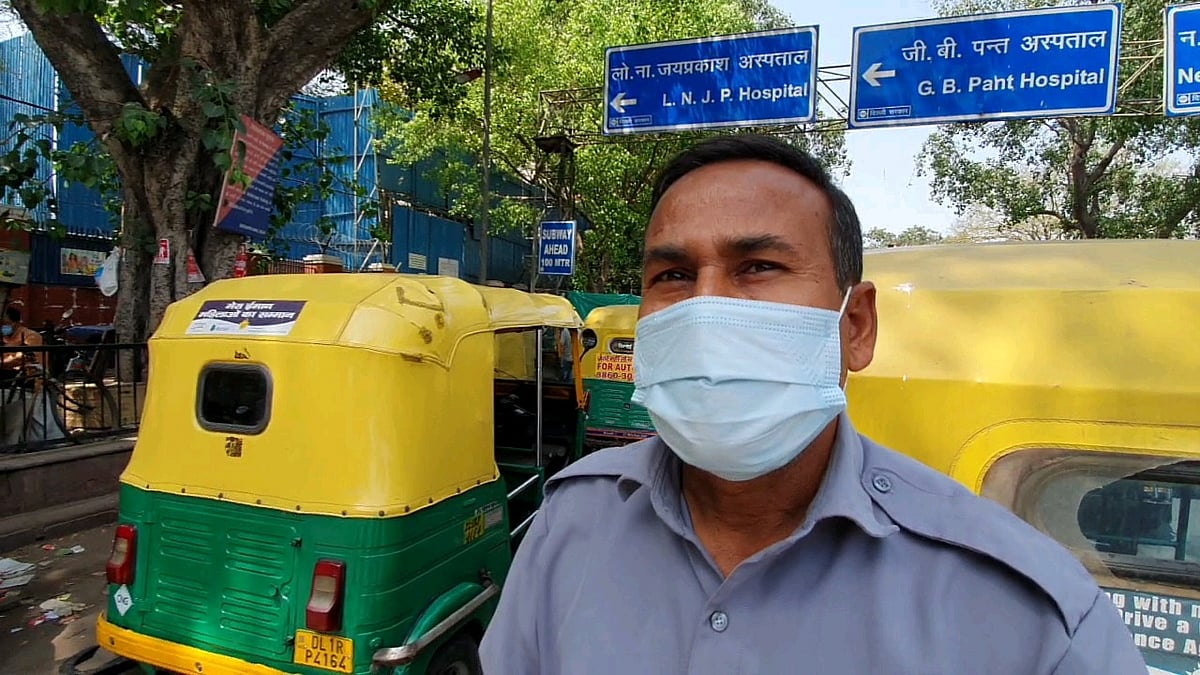 कोरोना संकट में एंबुलेंस की हुई कमी, तो ऑटो चालक बने देवदूत, मरीजों को लेकर कर रहे हैं भागदौड़