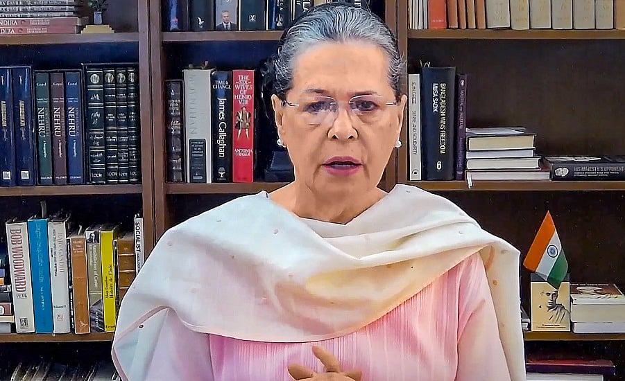 कोरोना के खिलाफ एक वर्ष मिला, पर सरकार रही लापरवाह, अब भी कर रही भेदभावः सोनिया गांधी