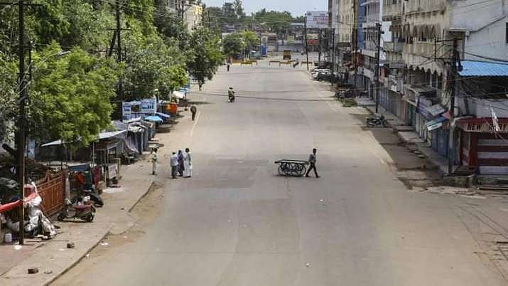 महाराष्ट्र में और सख्त हुआ ‘लॉकडाउन’, अब सिर्फ 4 घंटे खुलेंगी किराना, फल-सब्जी की दुकानें