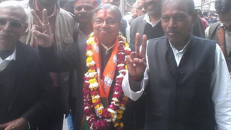 लखनऊ के बीजेपी विधायक सुरेश श्रीवास्तव का कोरोना से निधन, पत्नी और बेटा भी संक्रमित
