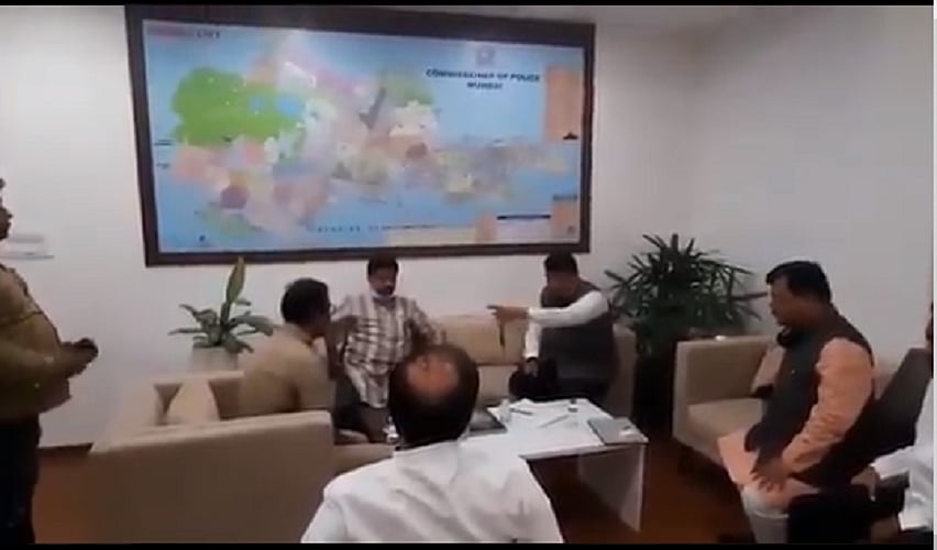 बीजेपी नेता फडणवीस पर रेमडेसिवीर की 'जमाखोरी' का आरोप, प्रियंका ने मानवता के खिलाफ अपराध करार दिया