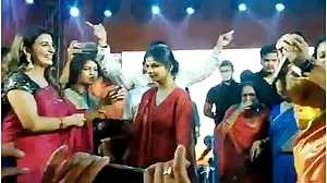 बिहार में नियमों की धज्जियां, पूर्व MLA की पार्टी में भोजपुरी अभिनेत्री अक्षरा सिंह ने लगाए जमकर ठुमके, देखें वीडियो