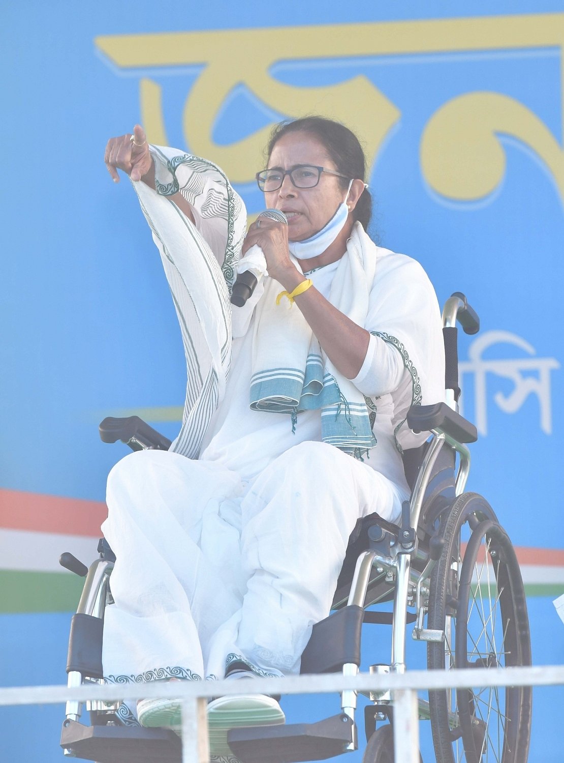 कोरोना का कहर: ममता बनर्जी ने रद्द की बड़ी रैलियां, पीएम मोदी से इस्तीफे की मांग