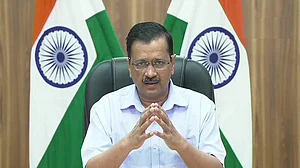 दिल्ली में कोरोना से मचे हाहाकर के बीच केजरीवाल सरकार ने बढ़ाया लॉकडाउन, जानें अब कब तक जारी रहेगी पाबंदी