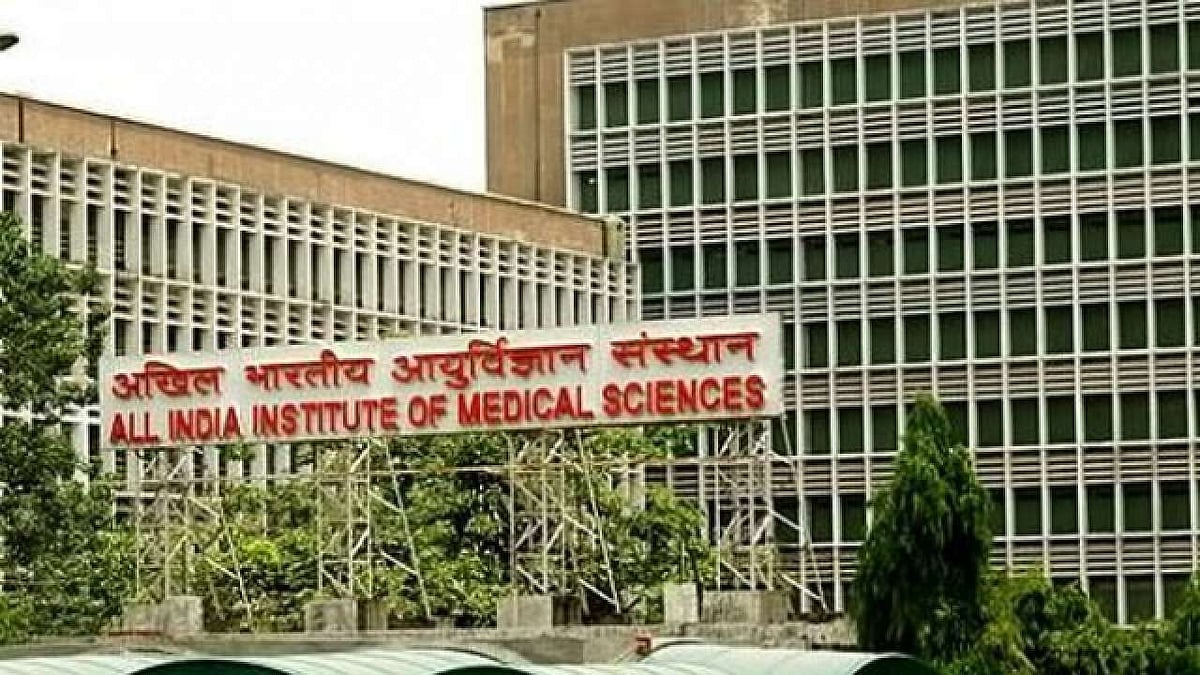 दिल्ली: मेडिकल छात्रों ने एम्स प्रशासन के खिलाफ विरोध प्रदर्शन किया, कहा- प्राथमिक मांग हमारी शिक्षा है