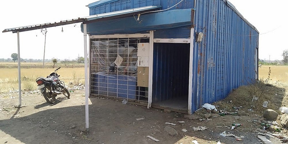 MP के छिंदवाड़ा में पूर्ण लॉकडाउन में भी शराब दुकानें चालू, कांग्रेस ने शिवराज सरकार पर उठाया सवाल
