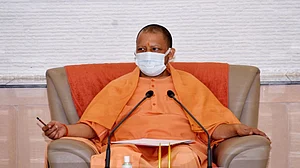 उत्तर प्रदेश में कोरोना से कोहराम! पूरे यूपी में रविवार को लॉकडाउन का ऐलान, मास्क लगाने पर भी बड़ा फैसला