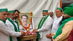 किसान आंदोलन की कामयाबी चौधरी साहब को सच्ची श्रद्धांजलि होगी, राकेश टिकैत समेत किसानों ने बॉर्डर पर किया याद