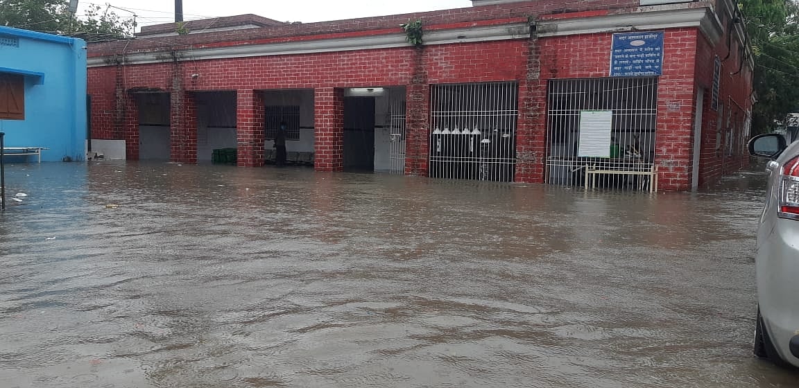 बिहार में ‘यास’: लगातार बारिश से कई शहरों में जलजमाव, हाजीपुर सदर अस्पताल में घुसा पानी