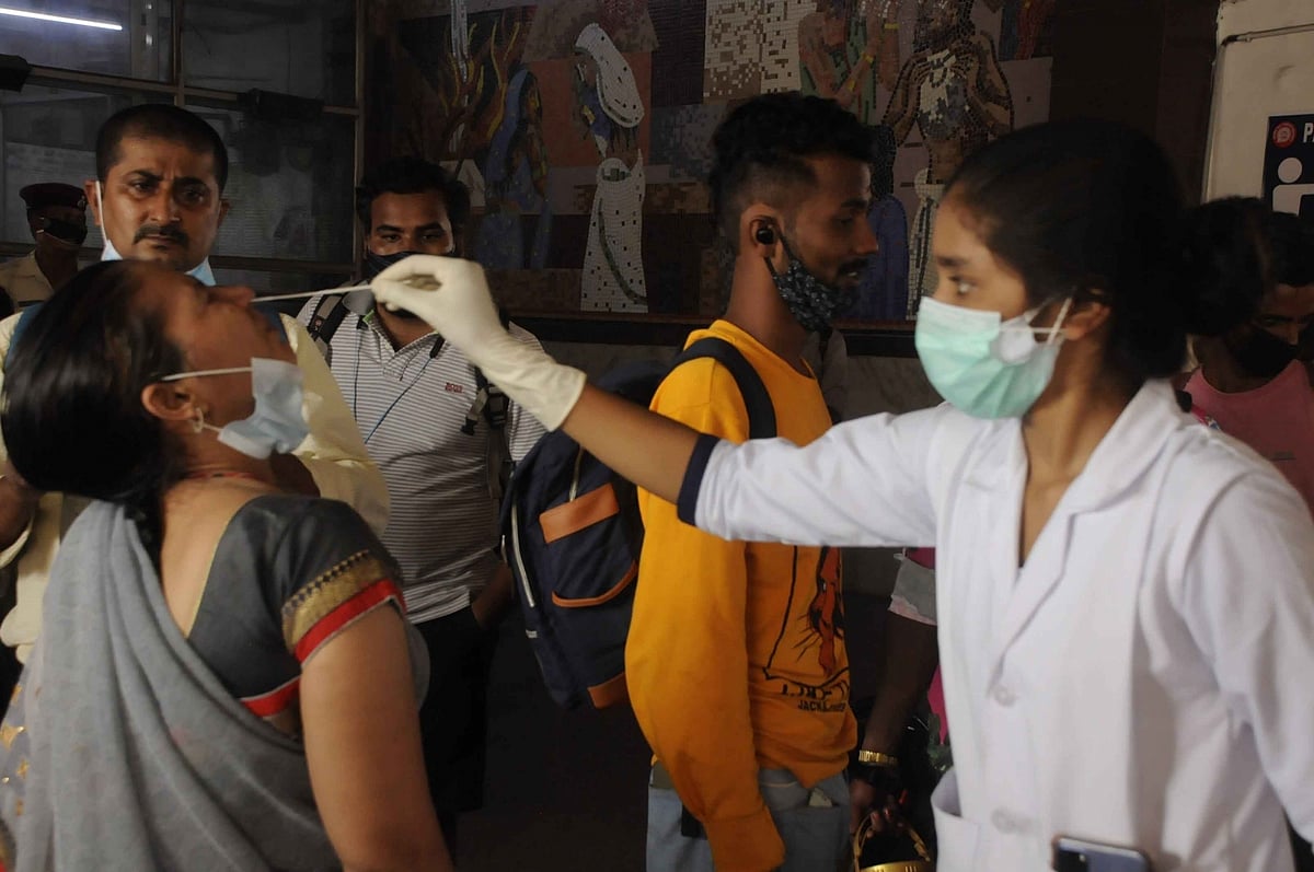 देश में बेकाबू हो रहा कोरोना! 24 घंटे में 10 हजार से ज्यादा नए केस मिले, संक्रमितों की संख्या 45 हजार के करीब पहुंची
