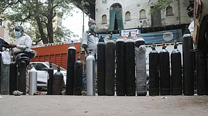 दिल्ली में फिर खड़ी हो सकती है ऑक्सीजन की कमी की समस्या, 24 घंटे में ही 153 मीट्रिक टन कम हुई सप्लाई