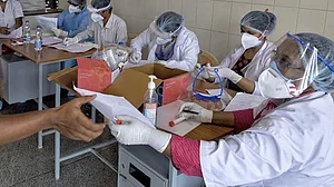 बिहार में लॉकडाउन के सहारे नीतीश सरकार, कोरोना जांच की रफ्तार पड़ी सुस्त, विपक्ष ने साधा निशाना
