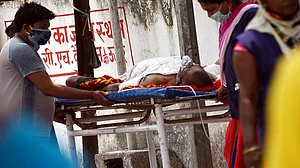 बिहार में भयावह हालात, 24 घंटे में कोरोना से 105 मौत, 14,794 नए मरीज मिले